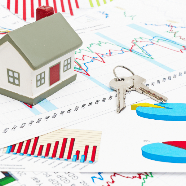 Cash home buyer shaking hands with a seller to symbolize transparency and trust